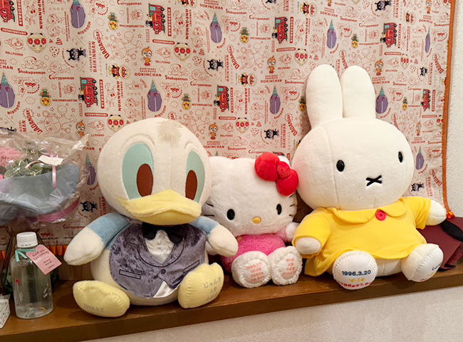 ドナルド、キティちゃん、ミッフィーのウェイトドール