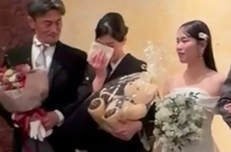 抱き上げた瞬間、当時のことを思い出して涙ぐんで喜んでくれました♪サンクステディベア TW(トール&ウェイト)♪